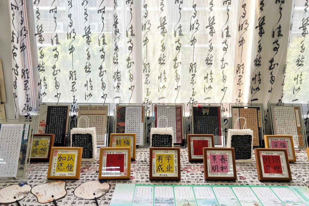 北京师范大学平果附属学校举办第十一届春之韵——“童心绘梦，笔墨丹青”书画作品展