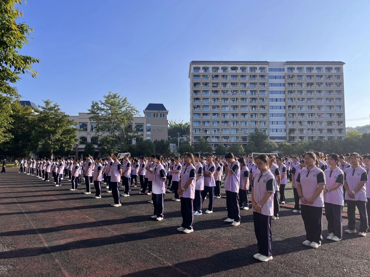 警钟长鸣 安全同行——2025年秋季学期北师大平果附校警钟长鸣纪念抗战胜利80周年暨防灾安全紧急疏散演练顺利开展